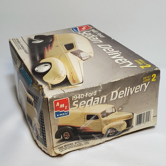AMT Ertl 1940 Ford Sedan Delivery Model Kit #8215 Scale 1/25 SEALED BOX NEW. - Picture 2 of 14